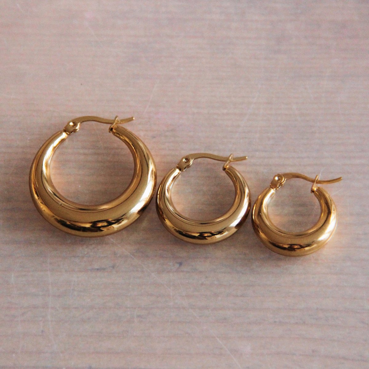 Stainless steel hoop 19mm “wide” – gold