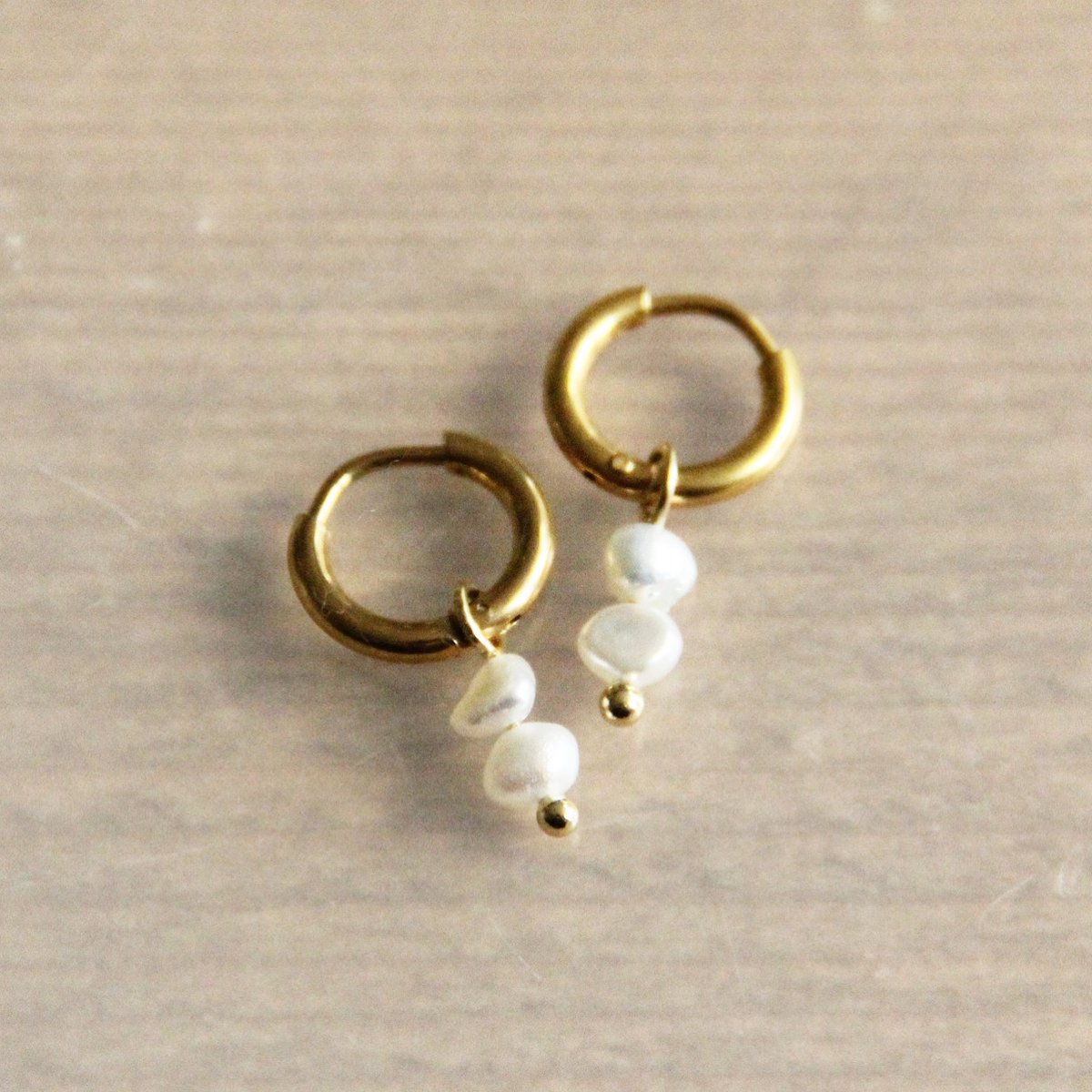 SS352 - Stainless steel creoles with 2 freshwater pearls - gold
